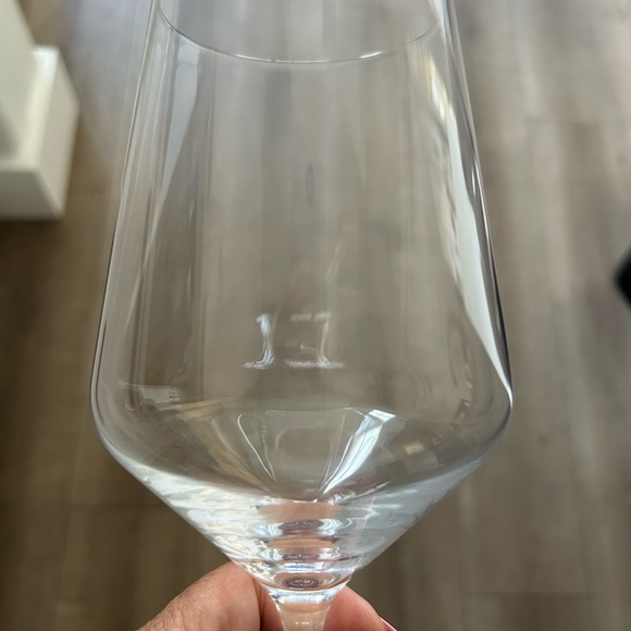 ⬇️ PRICE ⬇️‼️ HOTEL COLLECTION • 8 Large Wine Glasses • - Picture 3 of 15